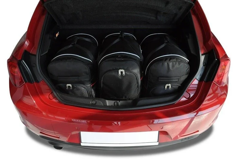 Kjust reistassenset geschikt voor Alfa Romeo Giulietta vijfdeurs (2010-2019)