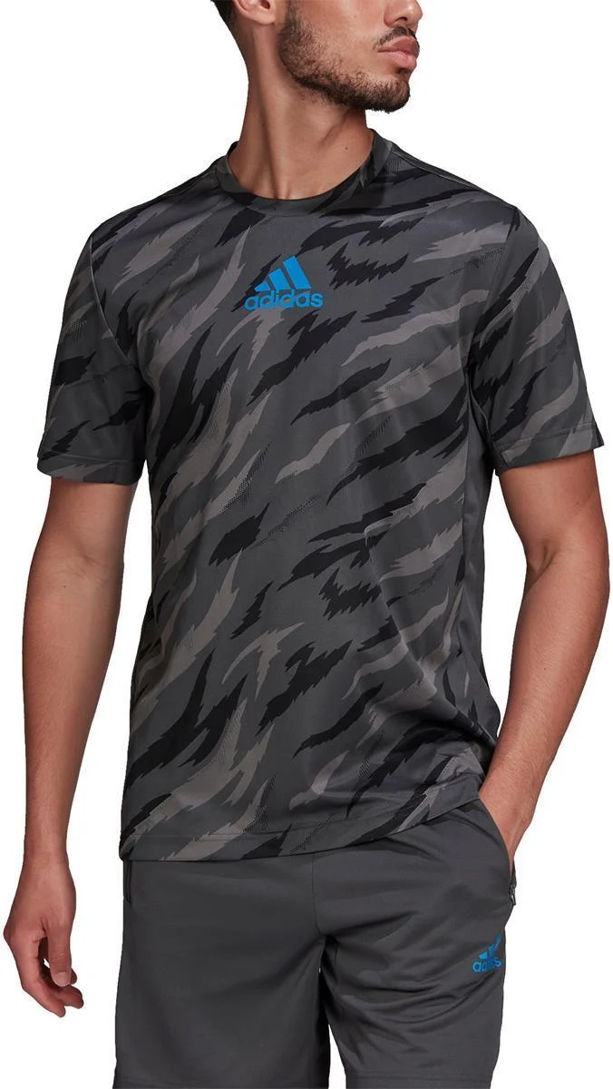 FEELSTRCAMO TEE. T-Shirt