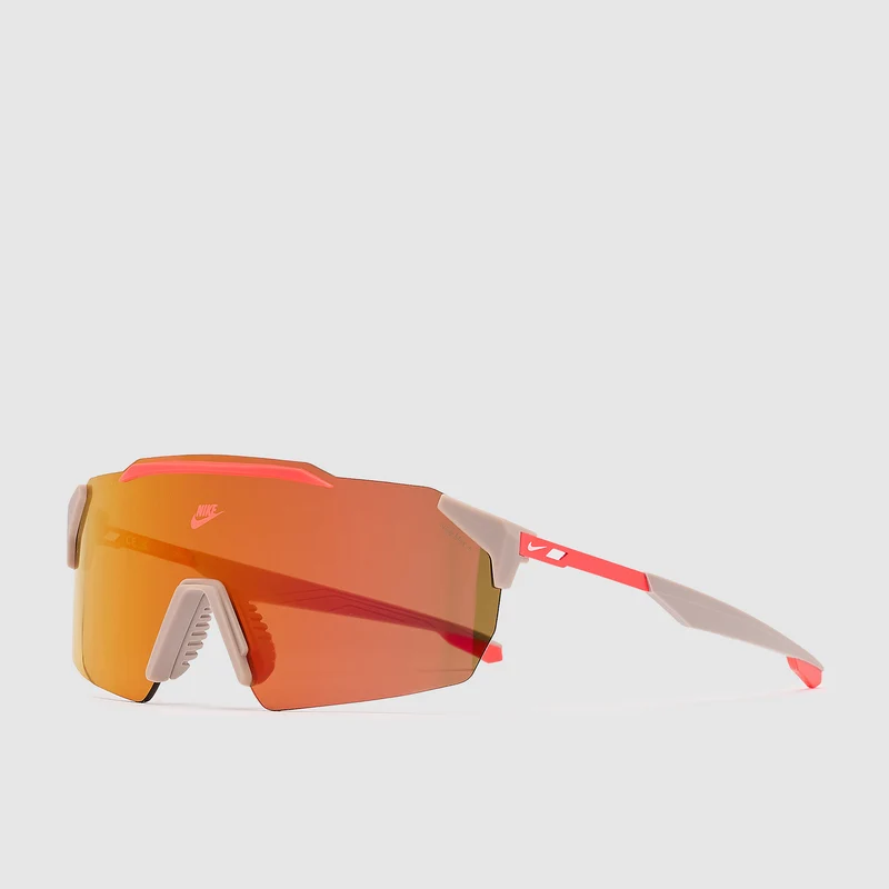 Nike Limitless Shield